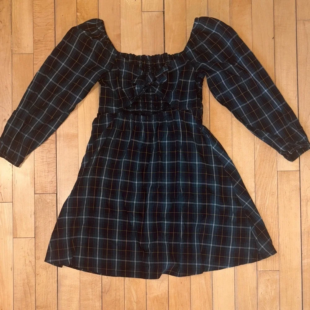 Old Navy Kids Dress in Green and Black Plaid with bow open back smocked chest